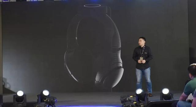 新品丨首款磁吸無(wú)線充電降噪耳機(jī)，惠威五款重磅新品發(fā)佈