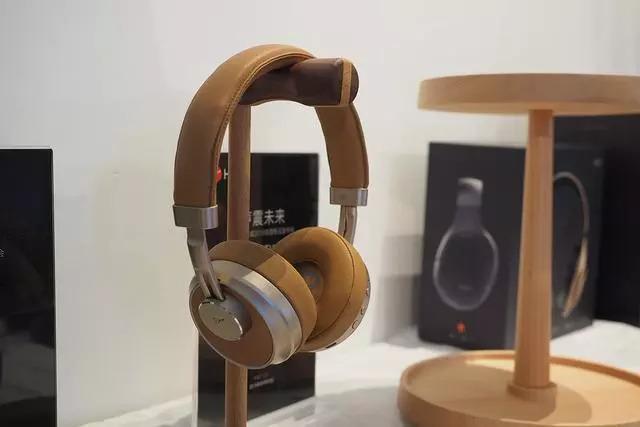 新品丨首款磁吸無(wú)線充電降噪耳機(jī)，惠威五款重磅新品發(fā)佈